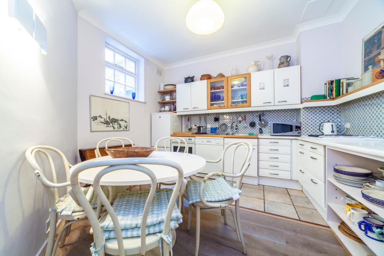 Kynance Mews Rustic And Unique Three Bedroom Mews House With A Private Courtyard Londres Extérieur photo